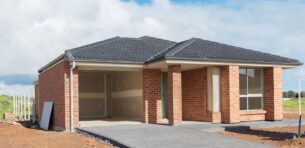 Kupno domu w budowie - jak to zrobić?