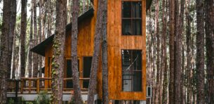 Budowa domu w lesie wady i zalety