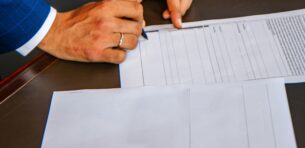 Co to jest prospekt informacyjny i czemu służy?