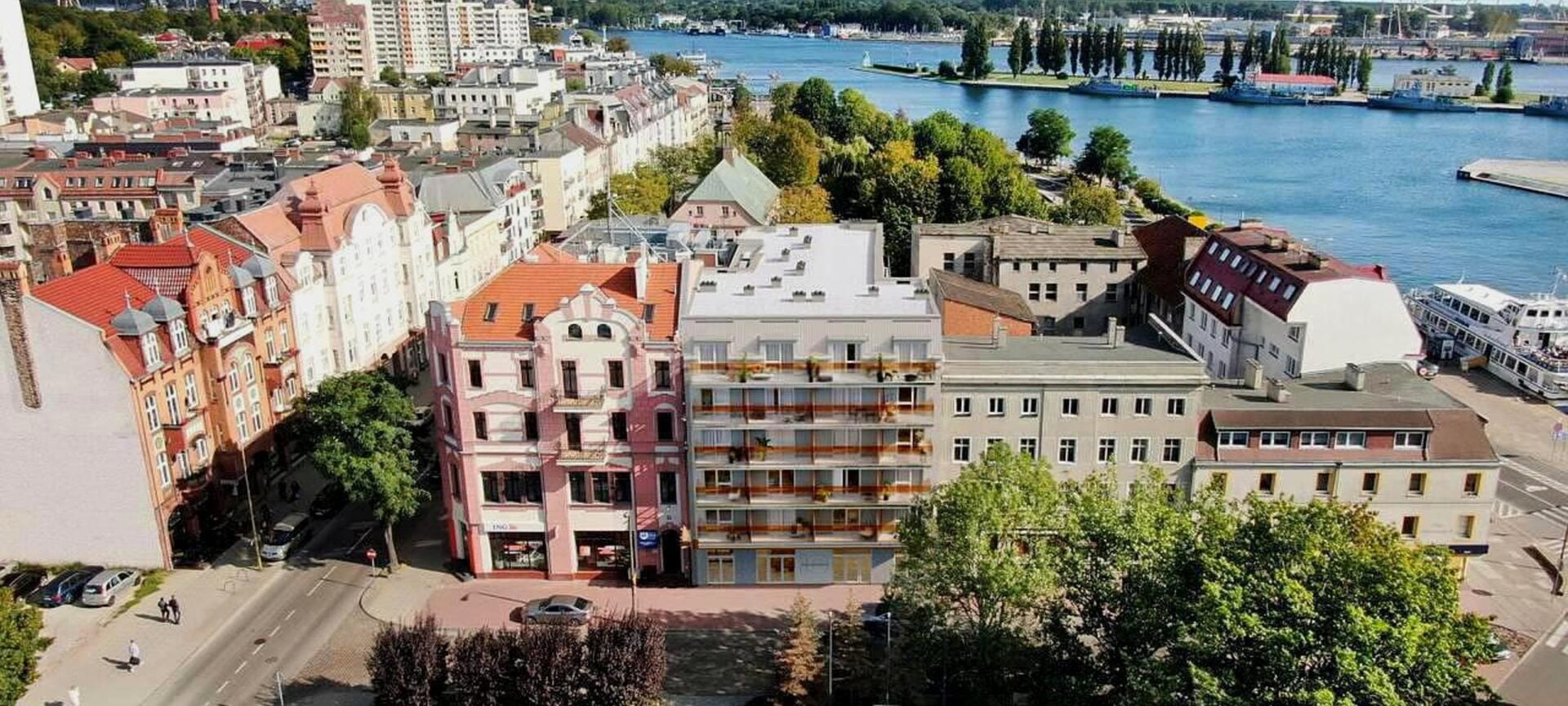 Plac Słowiański 10