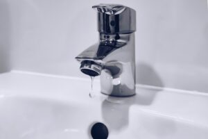 jak oszczędzać wodę w domu