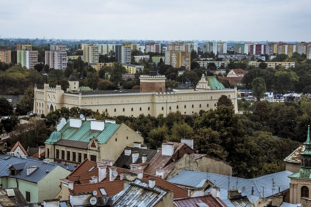 Jak duze mieszkania srednio sprzedają deweloperzy